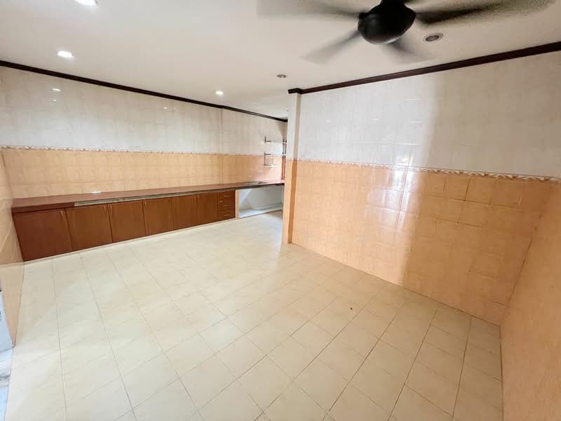 2-storey Terraced House for Sale in Saujana Puchong (Puchong) - Evan Goh - Kitchen - PropertyGuru.com.my