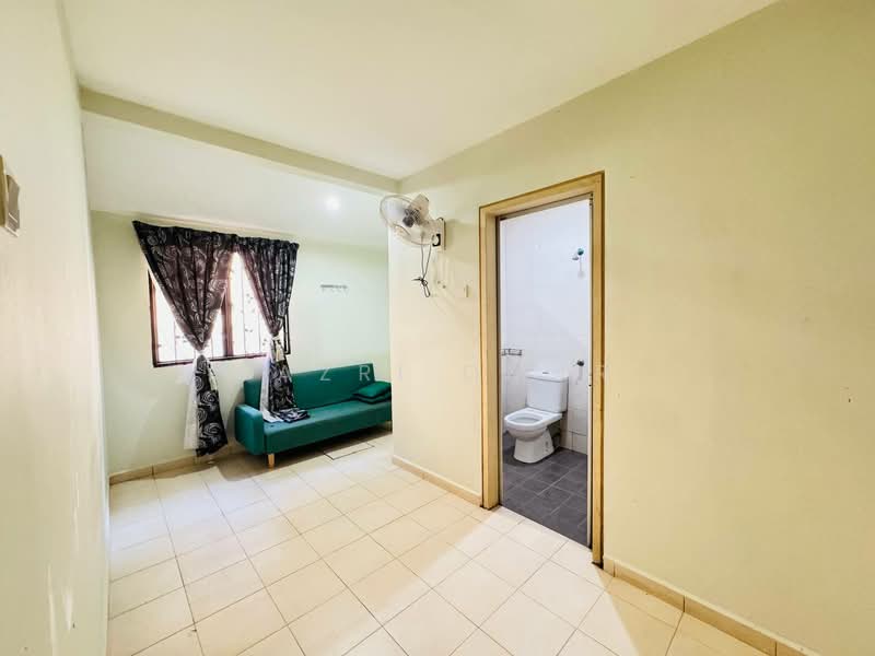 Rumah Teres 2 Tingkat untuk Dijual di Seksyen U9 (Shah Alam) - Fazri Omar - Living Room - PropertyGuru.com.my