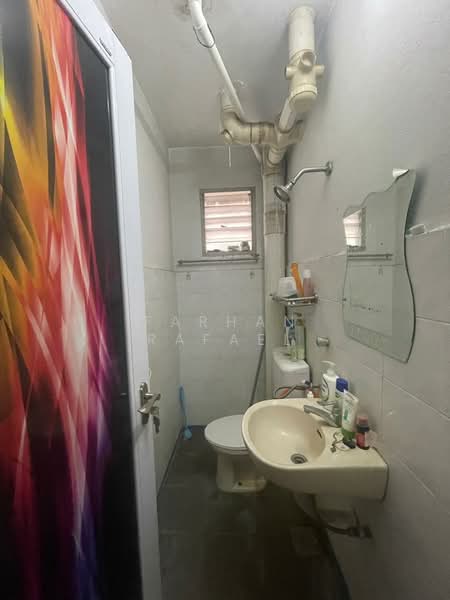 Apartment for Sale at Apartment Bayu - Farhan Rafael - Bathroom - PropertyGuru.com.my
