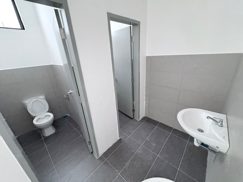 Shop for Rent in Austin Crest (Johor Bahru) - Nam YC - Bathroom - PropertyGuru.com.my