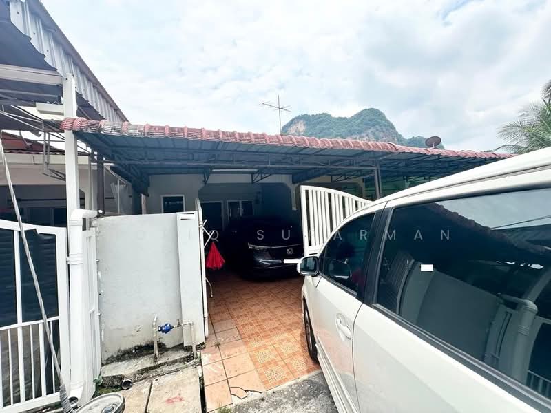 2.5-storey Terraced House for Sale in Batu Caves (Selangor) - Thoriq Suparman - Exterior - PropertyGuru.com.my