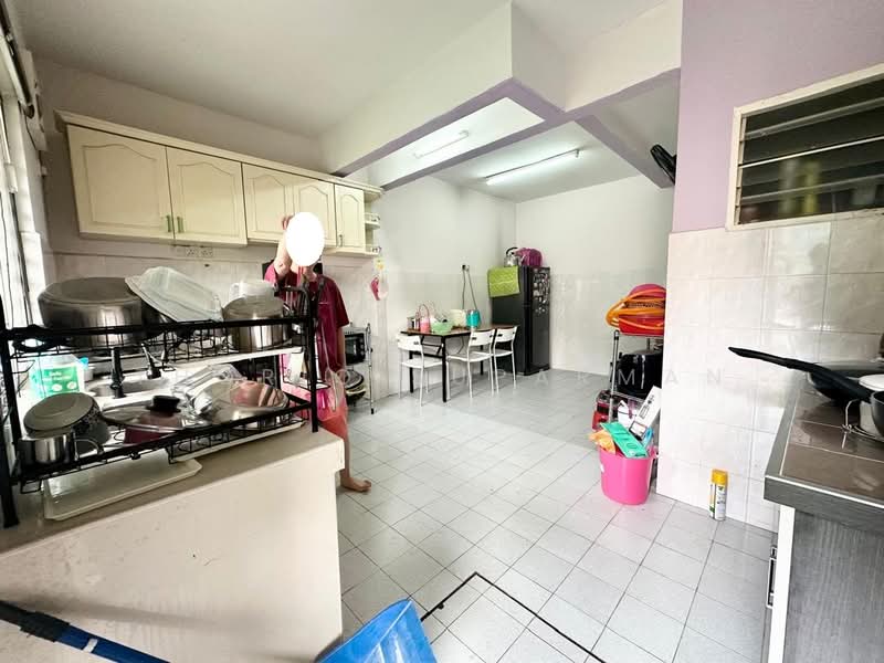 2.5-storey Terraced House for Sale in Batu Caves (Selangor) - Thoriq Suparman - Kitchen - PropertyGuru.com.my