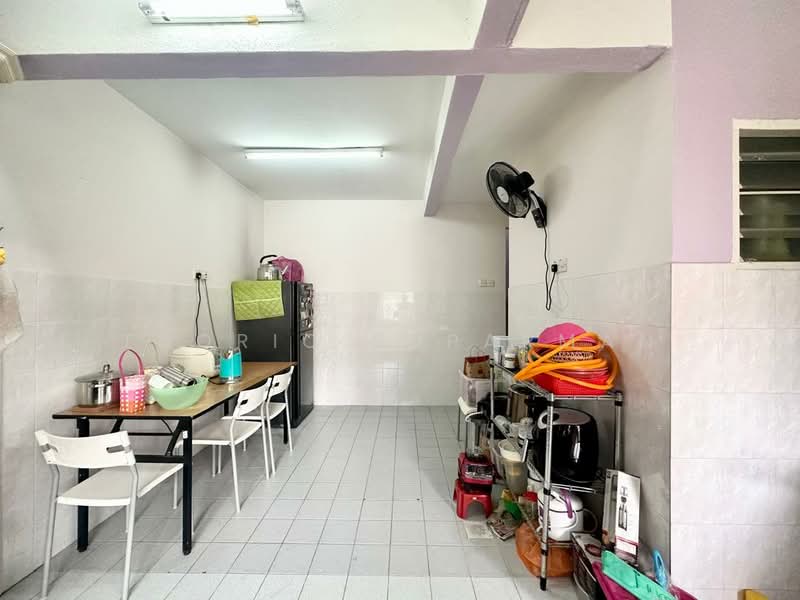 2.5-storey Terraced House for Sale in Batu Caves (Selangor) - Thoriq Suparman - Kitchen - PropertyGuru.com.my