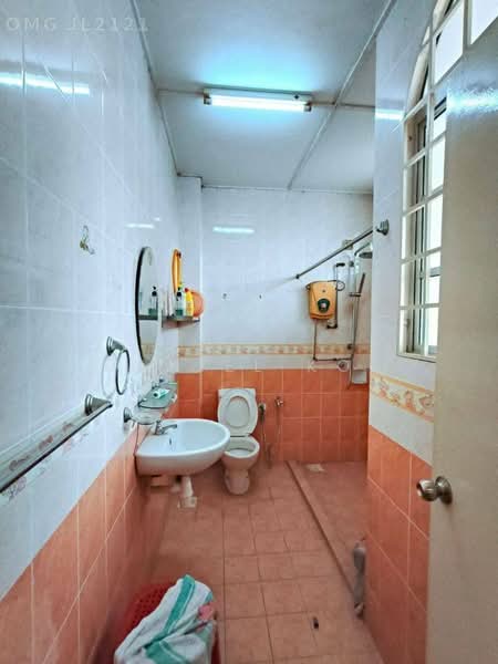 Rumah Berkembar untuk Dijual di Bukit Rimau (Shah Alam) - Daniel Kok - Bathroom - PropertyGuru.com.my