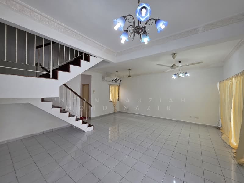2-storey Terraced House for Sale in Semenyih (Selangor) - Intan Fauziah Mohd Nazir - Living Room - PropertyGuru.com.my