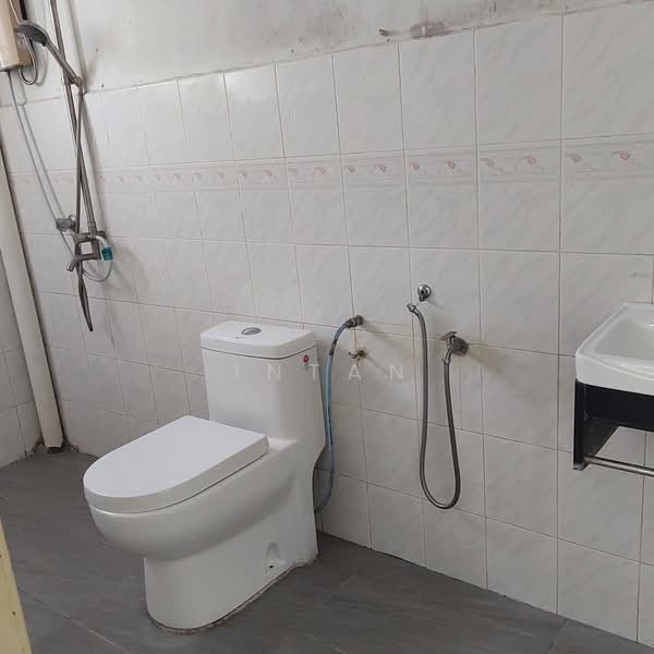2-storey Terraced House for Sale in Semenyih (Selangor) - Intan Fauziah Mohd Nazir - Bathroom - PropertyGuru.com.my