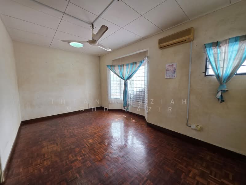 2-storey Terraced House for Sale in Semenyih (Selangor) - Intan Fauziah Mohd Nazir - Living Room - PropertyGuru.com.my