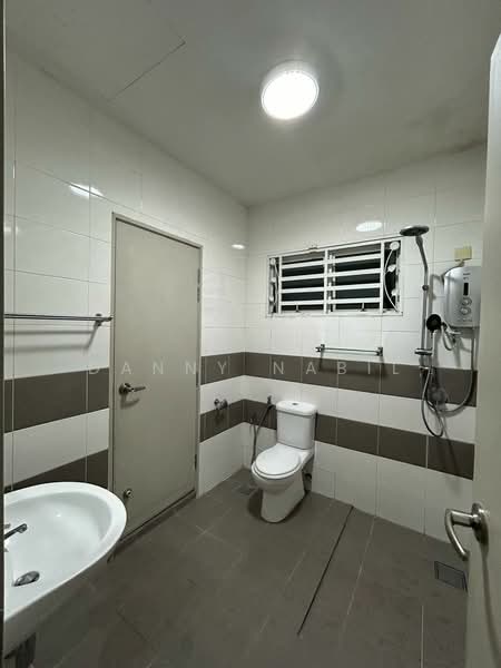 Rumah Teres 2 Tingkat untuk Disewa di Kajang (Selangor) - Danny Nabil - Bathroom - PropertyGuru.com.my