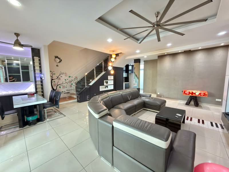 Rumah Teres 3 Tingkat untuk Dijual di Bandar Seri Alam (Masai) - Jeremy Voon - Living Room - PropertyGuru.com.my