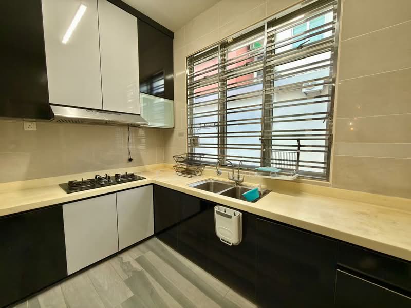 Rumah Teres 3 Tingkat untuk Dijual di Bandar Seri Alam (Masai) - Jeremy Voon - Kitchen - PropertyGuru.com.my