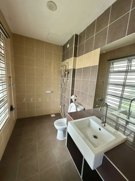 Rumah Teres 3 Tingkat untuk Dijual di Bandar Seri Alam (Masai) - Jeremy Voon - Bathroom - PropertyGuru.com.my