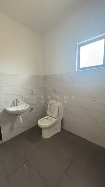 Rumah Teres 2 Tingkat untuk Dijual di Seksyen 8 (Petaling Jaya) - Ferdaus Johar - Bathroom - PropertyGuru.com.my