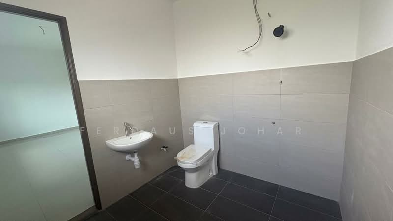 Rumah Teres 2 Tingkat untuk Dijual di Seksyen 8 (Petaling Jaya) - Ferdaus Johar - Bathroom - PropertyGuru.com.my