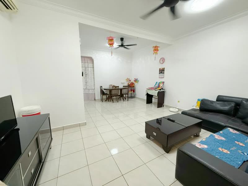1.5-storey Terraced House for Sale in Taman Daya (Johor Bahru) - Kelvin Koay - Living Room - PropertyGuru.com.my