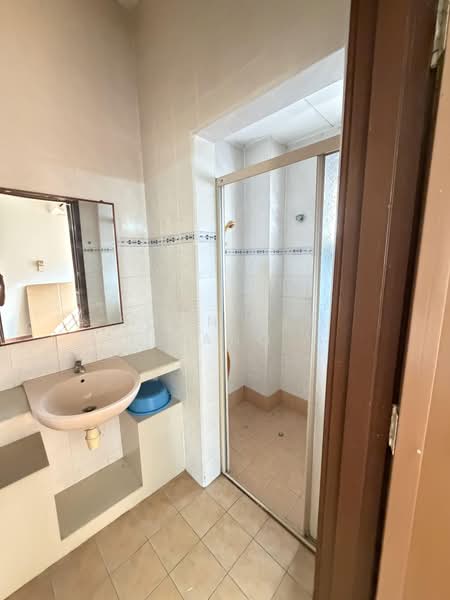 Rumah Teres 2 Tingkat untuk Dijual di Bandar Utama (Selangor) - Soon Lee Wang - Bathroom - PropertyGuru.com.my