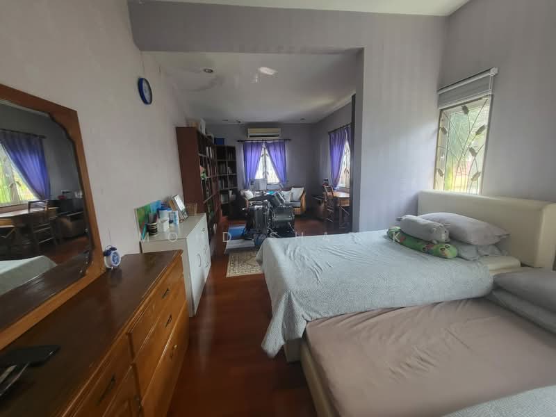 Rumah Berkembar untuk Dijual di Kota Kemuning (Shah Alam) - Mohd Shafik - Bedroom - PropertyGuru.com.my