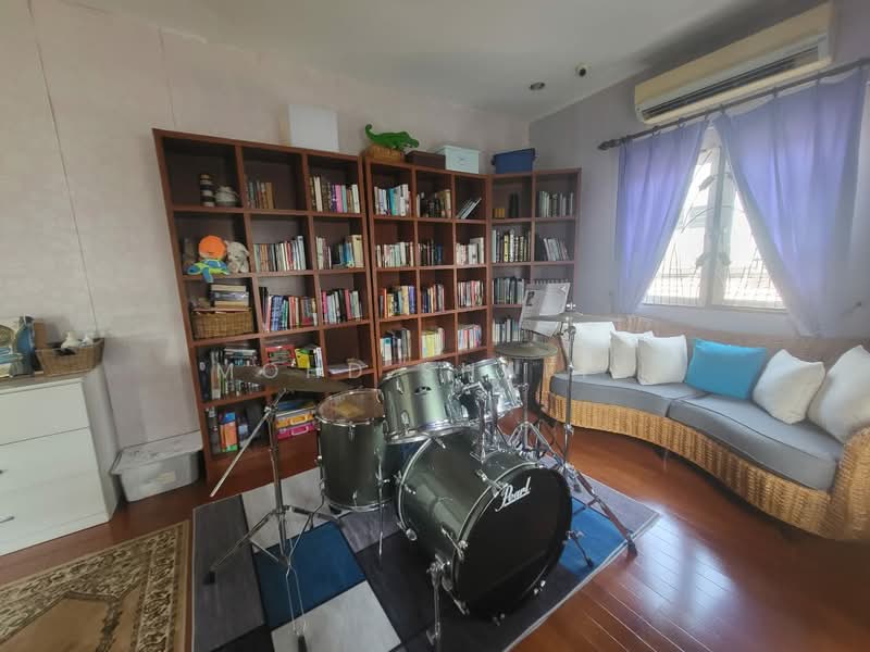 Rumah Berkembar untuk Dijual di Kota Kemuning (Shah Alam) - Mohd Shafik - Living Room - PropertyGuru.com.my
