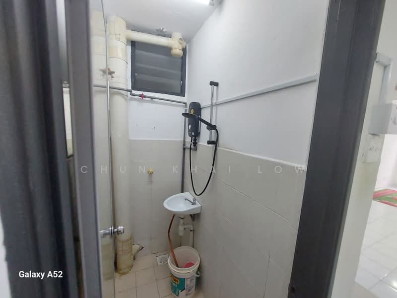 Flat for Rent at Lestari Apartment - CHUN KHAI LOW - Bathroom - PropertyGuru.com.my