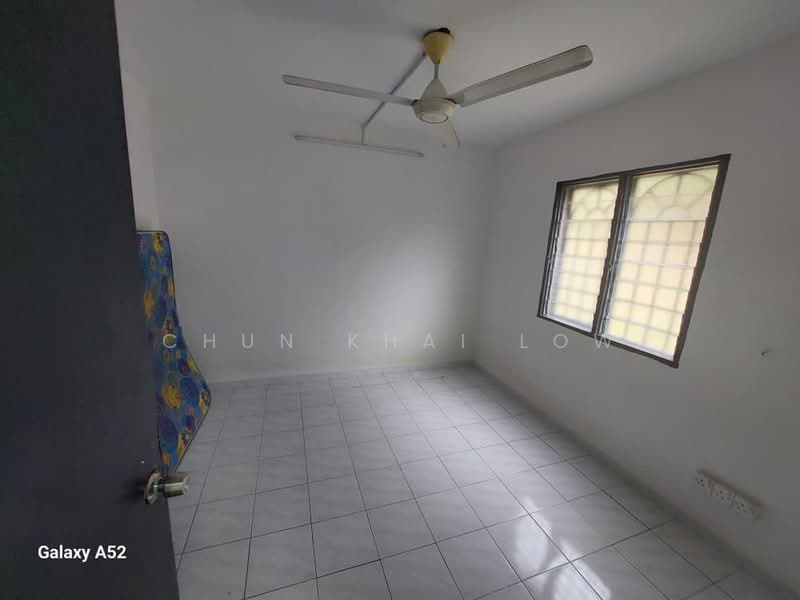 Flat for Rent at Lestari Apartment - CHUN KHAI LOW - Bedroom - PropertyGuru.com.my