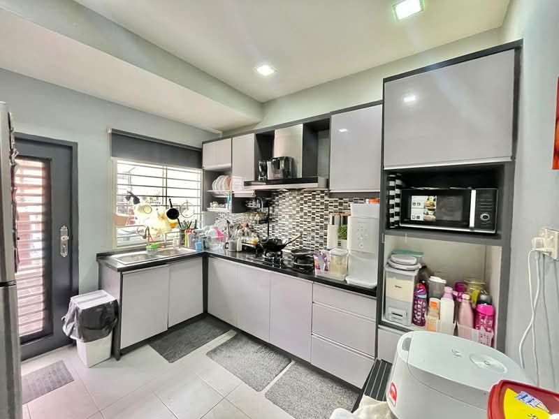 2-storey Terraced House for Sale in Bukit Jelutong (Shah Alam) - Aizuddin Ali - Kitchen - PropertyGuru.com.my