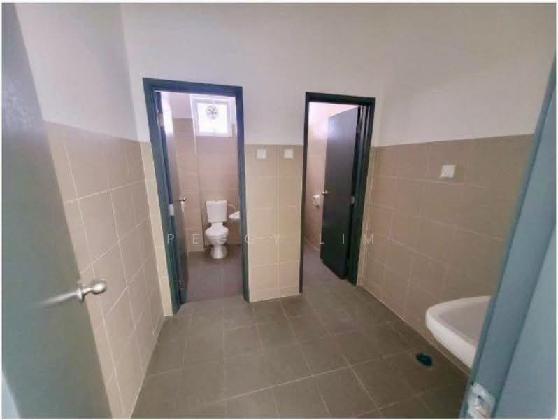 Factory for Rent in Nilai (Negeri Sembilan) - Peggy Lim - Bathroom - PropertyGuru.com.my