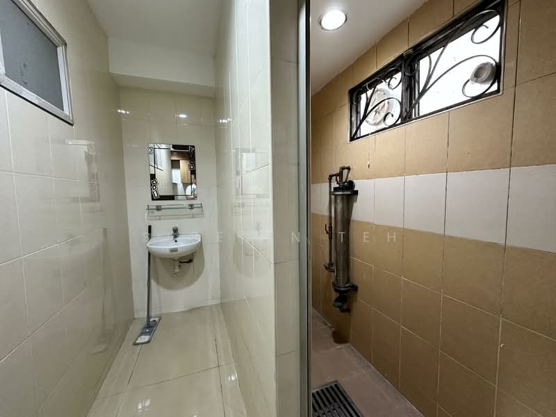 2-storey Terraced House for Rent in Island Glades (Jelutong) - SERENEN TEH - Bathroom - PropertyGuru.com.my