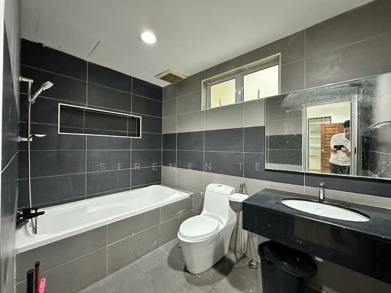 2-storey Terraced House for Rent in Island Glades (Jelutong) - SERENEN TEH - Bathroom - PropertyGuru.com.my