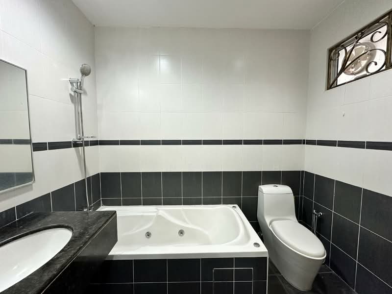 2-storey Terraced House for Rent in Island Glades (Jelutong) - SERENEN TEH - Bathroom - PropertyGuru.com.my