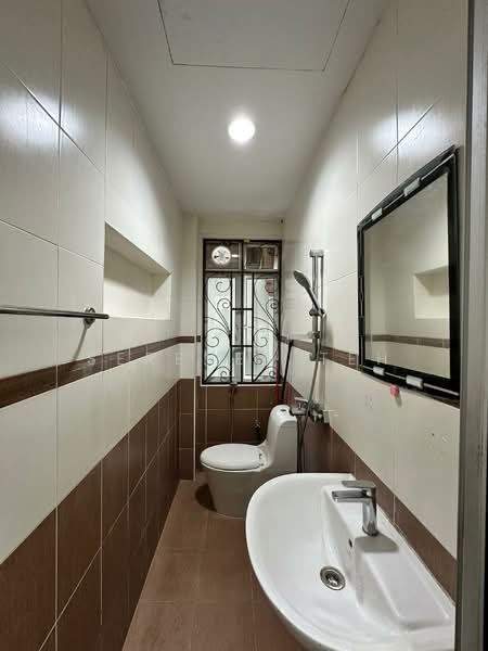 2-storey Terraced House for Rent in Island Glades (Jelutong) - SERENEN TEH - Bathroom - PropertyGuru.com.my