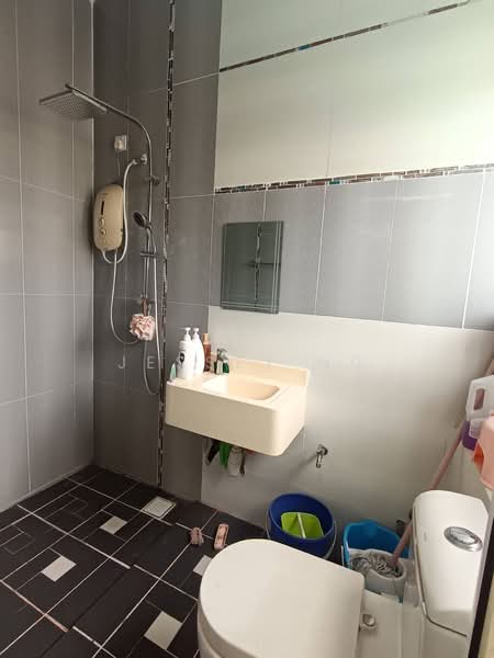 Kondominium untuk Dijual di Treetops Residence - Jessey Ng - Bathroom - PropertyGuru.com.my