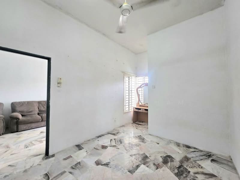1-storey Terraced House for Sale in Shah Alam (Selangor) - Syamsul Ilham - PropertyGuru.com.my