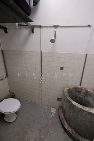 Flat for Rent at Flat PKNS Seksyen 19 - Muhammad Amin - Bathroom - PropertyGuru.com.my
