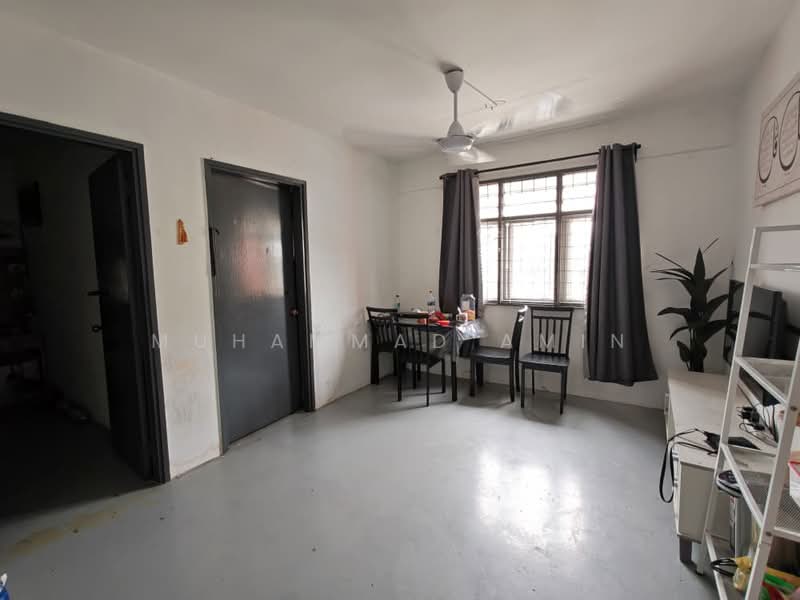 Flat for Rent at Flat PKNS Seksyen 19 - Muhammad Amin - Living Room - PropertyGuru.com.my