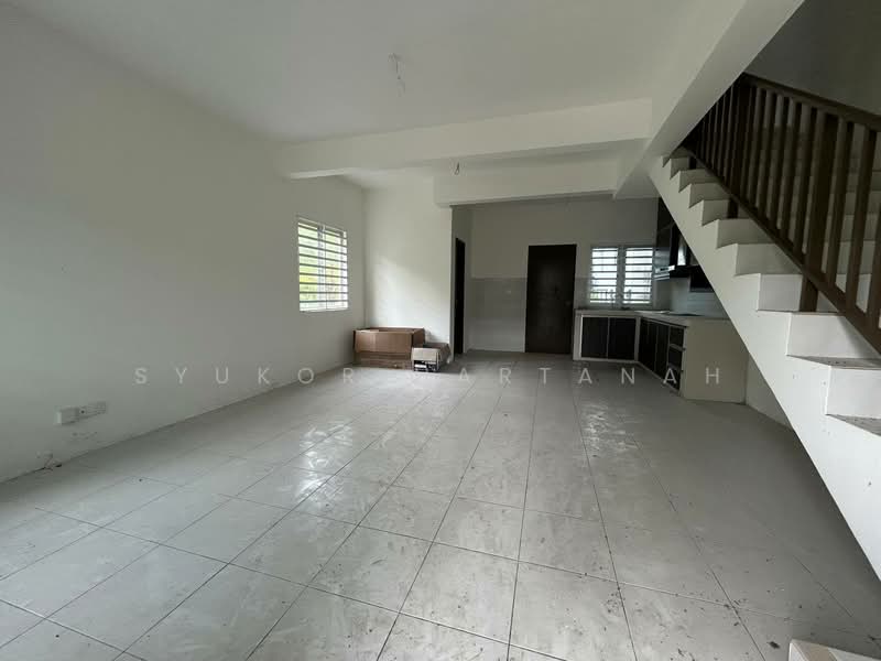 Rumah Teres 2 Tingkat untuk Dijual di Sungai Buloh (Selangor) - Syukor Hartanah - Living Room - PropertyGuru.com.my
