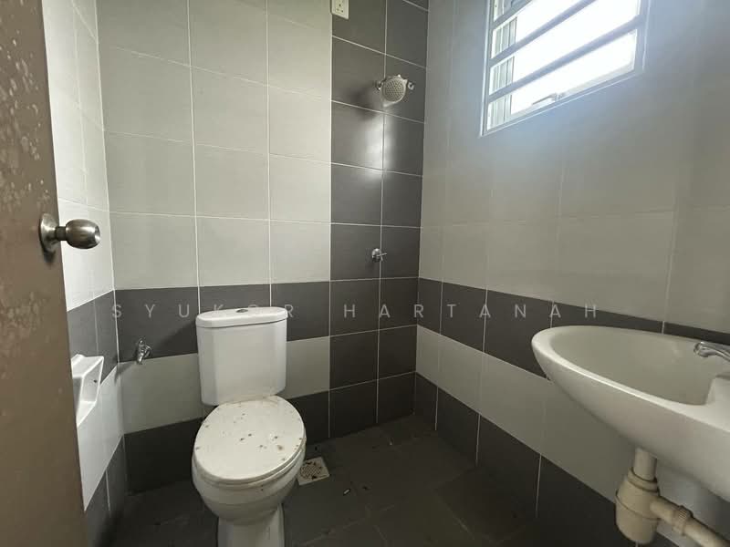 Rumah Teres 2 Tingkat untuk Dijual di Sungai Buloh (Selangor) - Syukor Hartanah - Bathroom - PropertyGuru.com.my