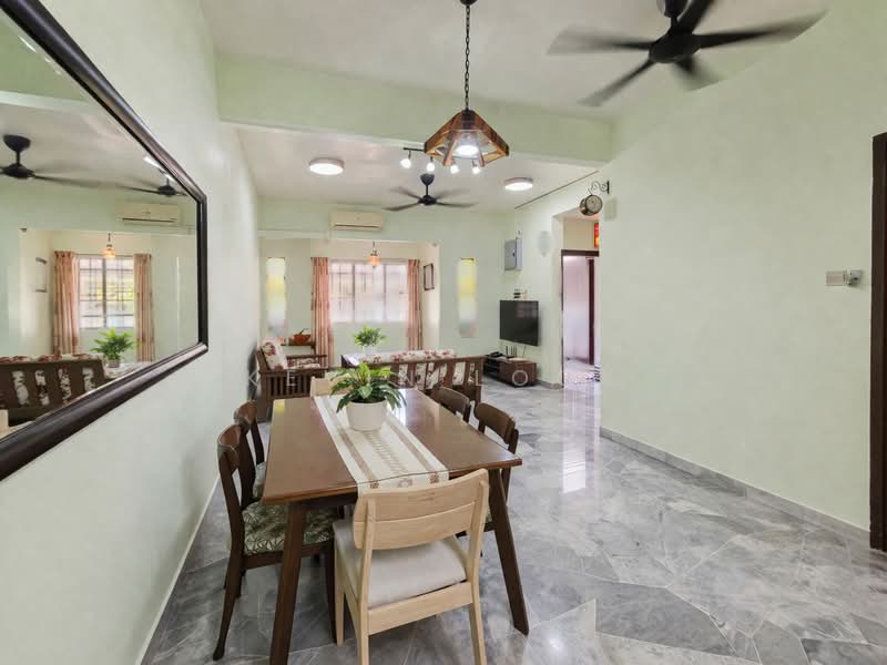 2-storey Terraced House for Sale in Subang Jaya (Selangor) - Kevin Look - Living Room - PropertyGuru.com.my