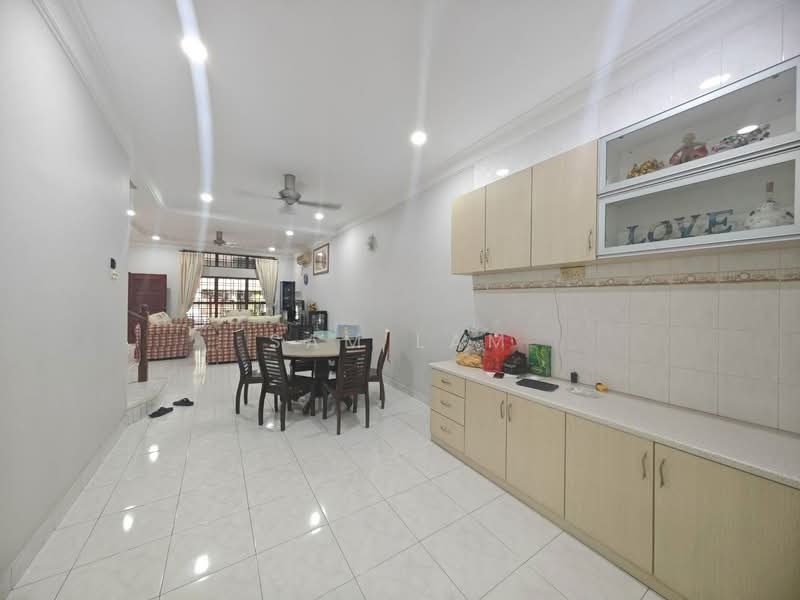 2-storey Terraced House for Sale in Lahat (Perak) - Sam Lam - Living Room - PropertyGuru.com.my