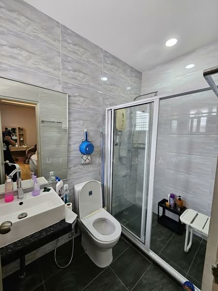 2.5-storey Terraced House for Sale in Kolombong (Kota Kinabalu) - Vui Onn Liaw - Bathroom - PropertyGuru.com.my