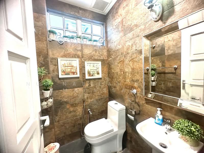 Semi-Detached House for Sale in Ampang (Selangor) - Nur Nabilah Binti Mahassan - Bathroom - PropertyGuru.com.my