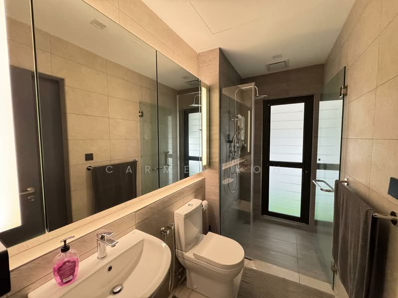 Servis Apartment untuk Dijual di Atwater : Service Residences - Carmen Koh - Bathroom - PropertyGuru.com.my