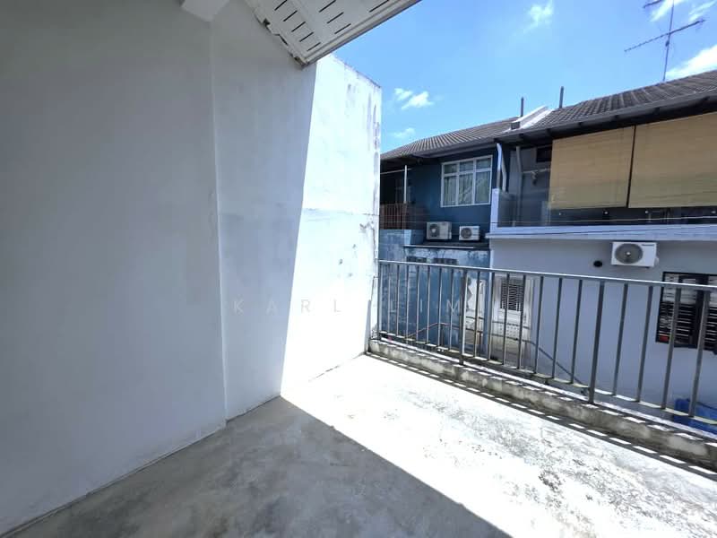 Rumah Teres 2 Tingkat untuk Dijual di Taman Mutiara Rini (Skudai) - Karl Lim - Balcony - PropertyGuru.com.my