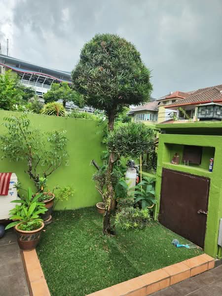 2-storey Terraced House for Sale in Usj 19 (Subang Jaya) - Aziz Abdullah - Garden - PropertyGuru.com.my