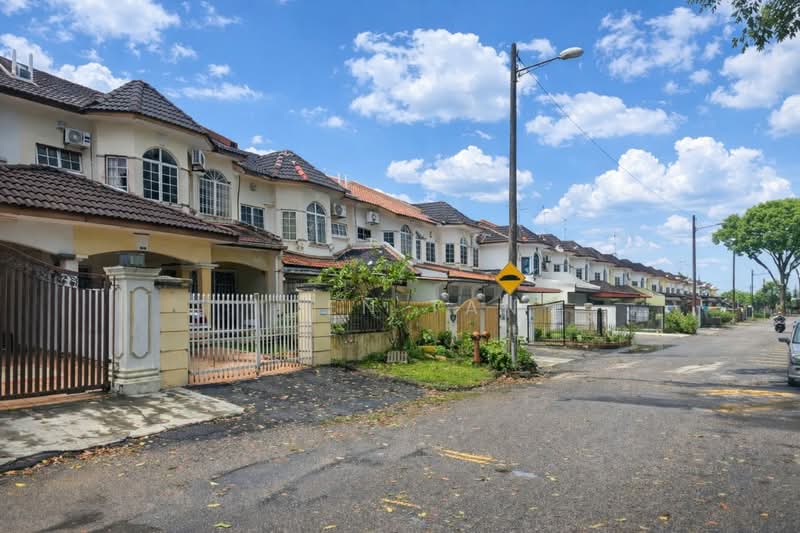 Rumah Teres 2 Tingkat untuk Dijual di Bandar Putra (Kulai) - Iden Tan - Exterior - PropertyGuru.com.my