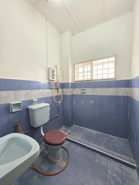 Rumah Teres 2 Tingkat untuk Dijual di Sungai Long (Bandar Sungai Long) - Ken Lew - Bathroom - PropertyGuru.com.my