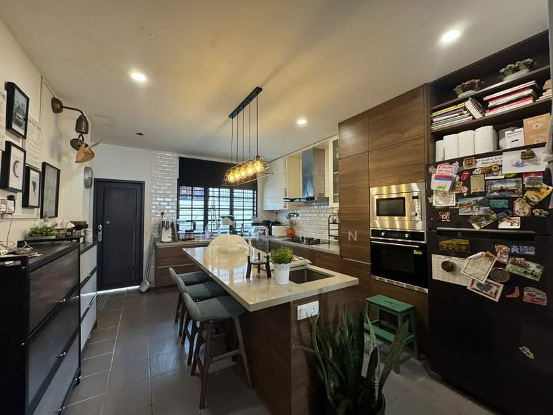 1.5-storey Terraced House for Sale in Taman Perling (Perling) - Iden Tan - Kitchen - PropertyGuru.com.my