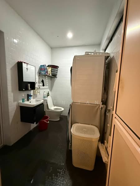 1.5-storey Terraced House for Sale in Taman Perling (Perling) - Iden Tan - Bathroom - PropertyGuru.com.my