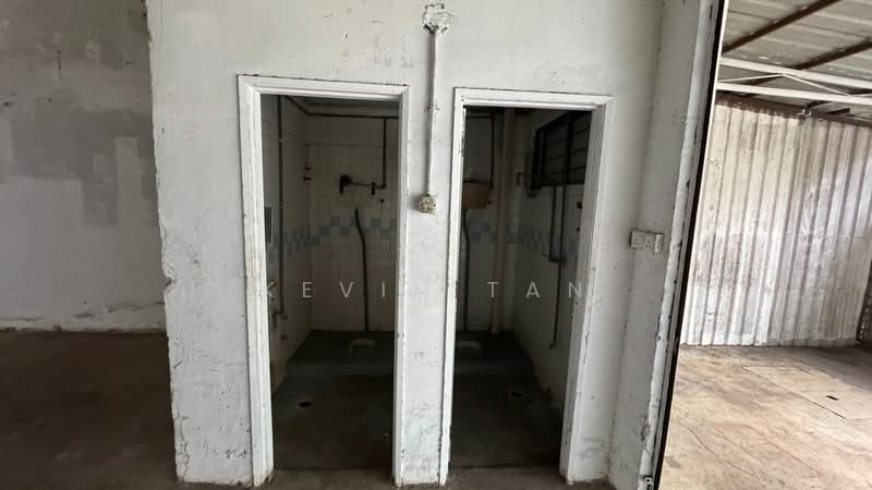 Terrace Factory for Rent in Taman Perindustrian Puchong (Puchong) - Kevin Tan - Bathroom - PropertyGuru.com.my