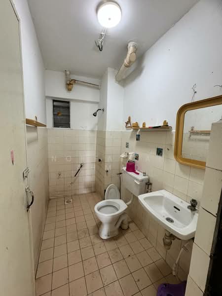 Pangsapuri untuk Dijual di Pangsapuri Bukit Kuda - Norfaizah Ahmad - Bathroom - PropertyGuru.com.my