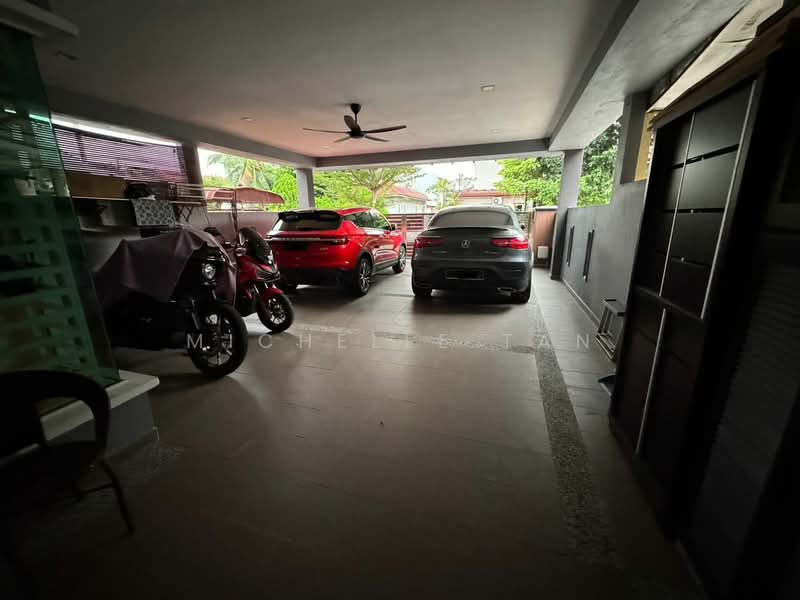 Rumah Teres 2 Tingkat untuk Dijual di Bangi (Selangor) - Michelle Tan - Car Park - PropertyGuru.com.my