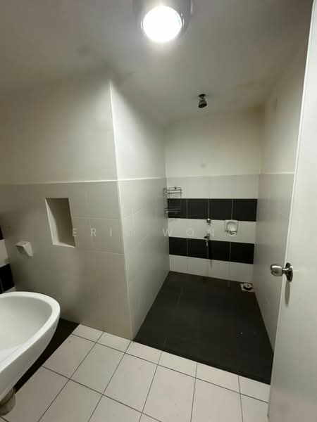Rumah Teres 2 Tingkat untuk Disewa di Setia Tropika (Johor Bahru) - Eric Wong - Bathroom - PropertyGuru.com.my